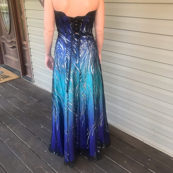 Formal Event Dress - Picture 2 of 8